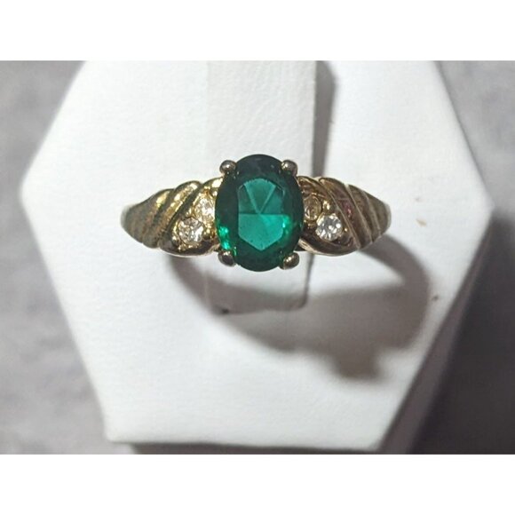 Elegant Mid Century Jewelry Concepts Gold Tone Ring With Green And Clear Stones - Picture 10 of 16